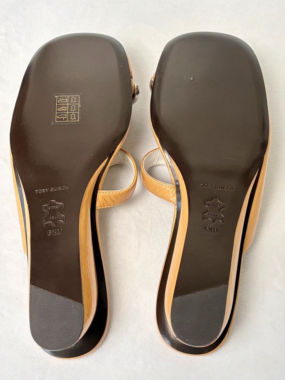 Tory Burch Pierced Mule Wedge, tan patent leather, silver, new in box, 6.5 - Picture 13 of 16